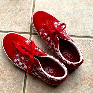 There is literally nothing wrong with them I’ve barely worn them.